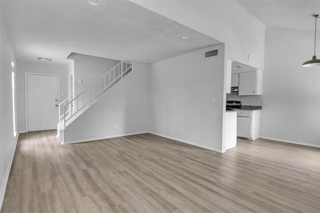 Building Photo - 2414 B Patrick Henry St Rental