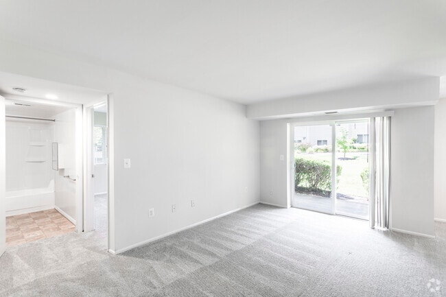 1 BR, 1 BA - 704 SF