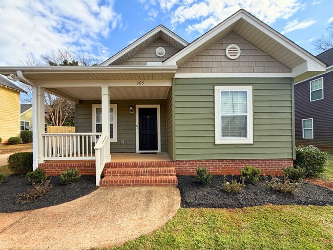 Building Photo - 305 S Calhoun St