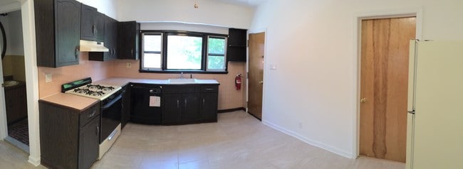 Kitchen - 120 King St Unit 1