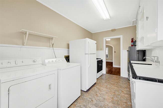 Photo - 4304 Pease St