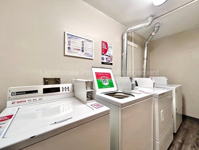 Photo - 587 W Randall St Unidad 101