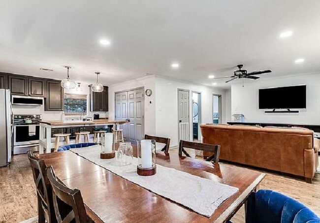 Photo - 1010 Solomon St