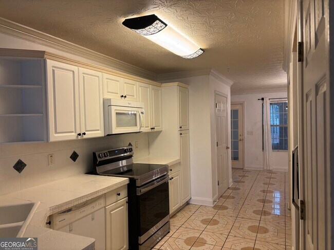 Photo - 12 Intown Pl