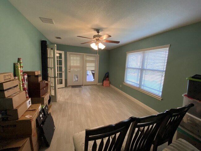 Photo - 2722 Lakes Edge Ln