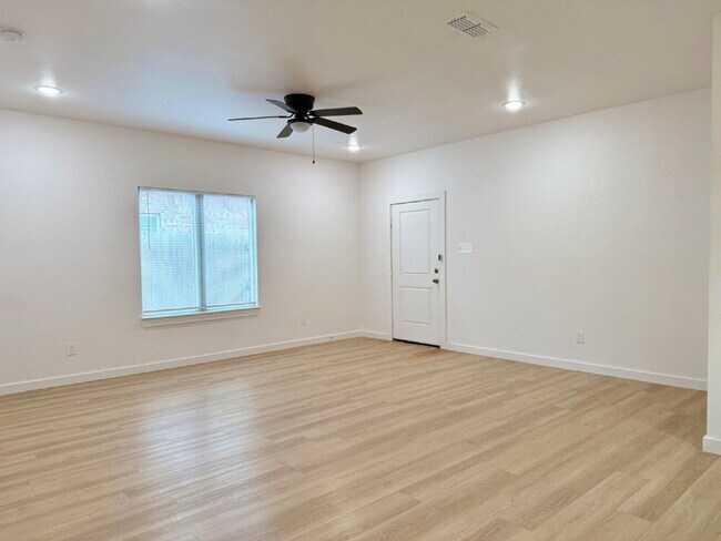 Photo - 5703 Kemper St