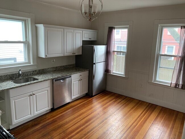 77 St Andrew Rd Unit 2