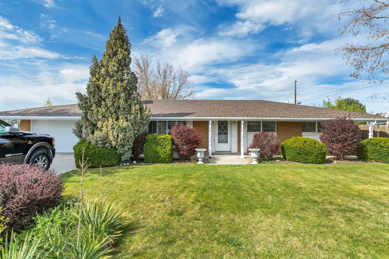Photo - 731 E Shiloh Way