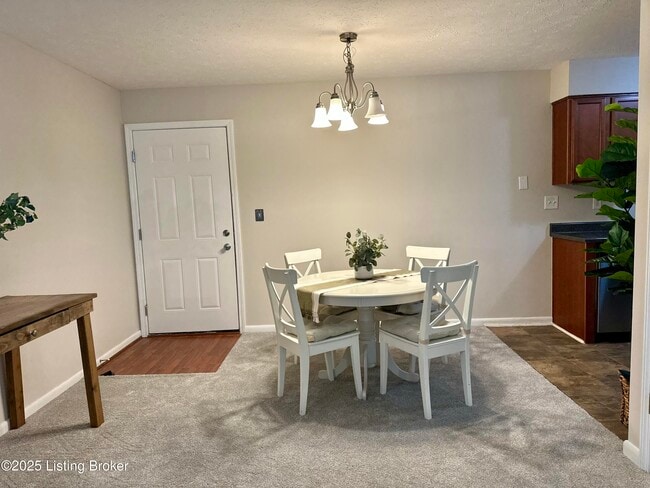 Photo - 219 Middletown Square