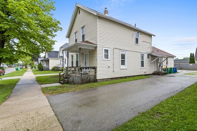 Photo - 527 5th St Unit 1