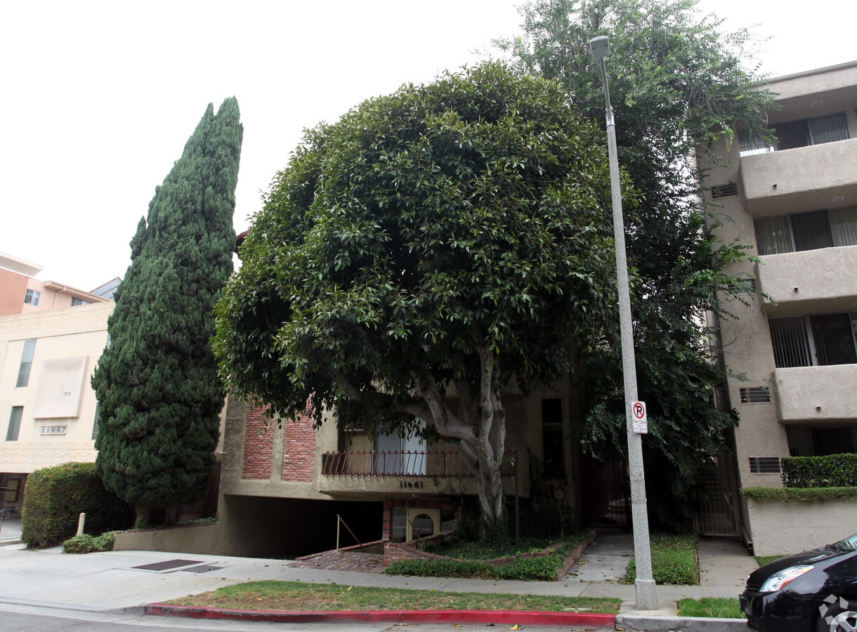 Photo - 11661 Goshen Ave