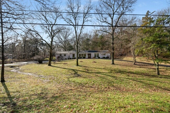 Photo - 4BR/3BA Forest Hills Luxury Rental