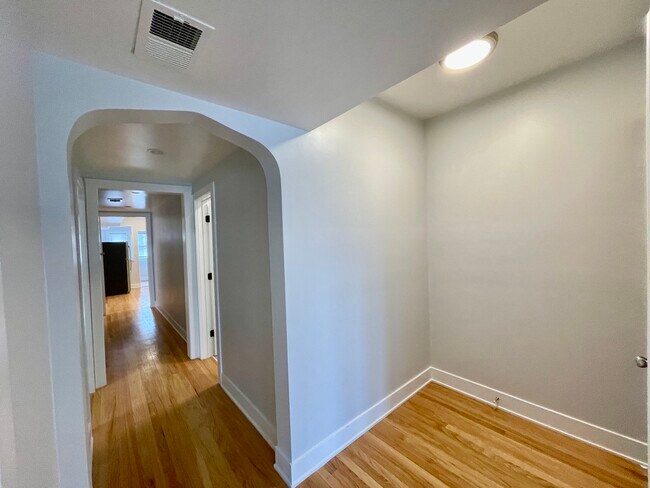 Photo - 4853 W Augusta Blvd Unidad 2