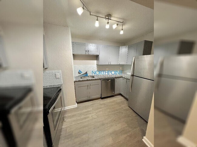 Photo - 2BR/1BA| Newly Renovated  Unit | With Central Air | In Kansas City! Unit Apt 8