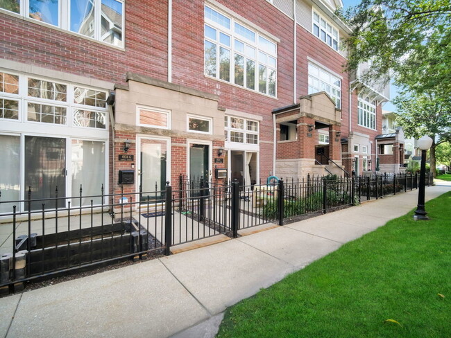 Building Photo - 4934 S Cornell Ave Unit G