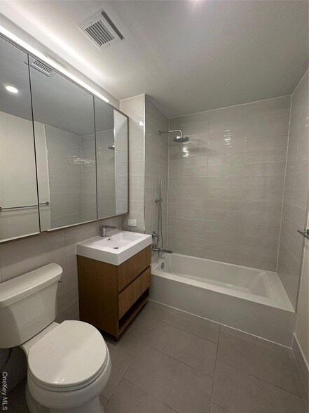 Photo - 131-02B 40th Rd Unit 7O