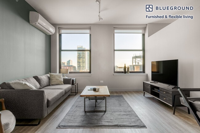 Building Photo - 330 S Wells St Rental