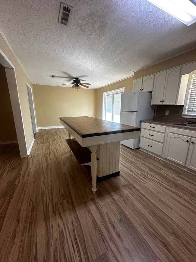 Photo - 204 Walnut Dr