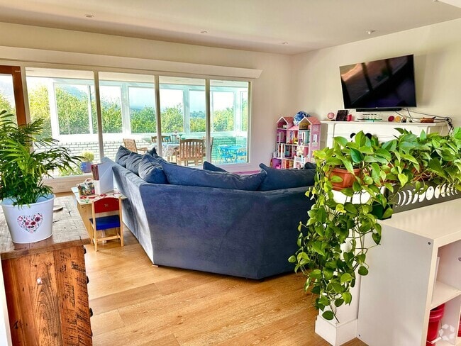 Building Photo - Hatton Fields Retreat with Guest Suite and... Rental