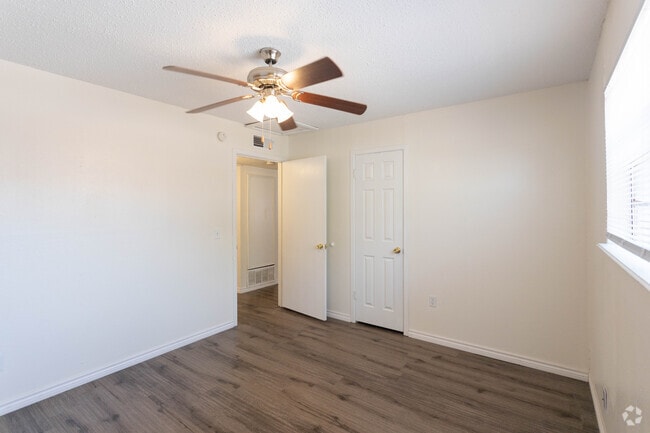 2BR, 1BA -896 SF