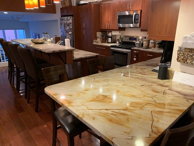 Kitchen Peninsula (seats 4) - 1830 18th St NW Unit D