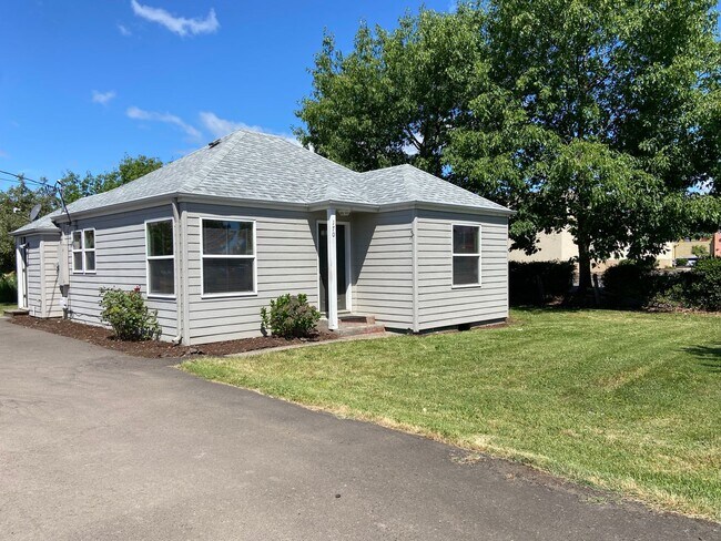Photo - Beautifully Remodeled Springfield Cottage
