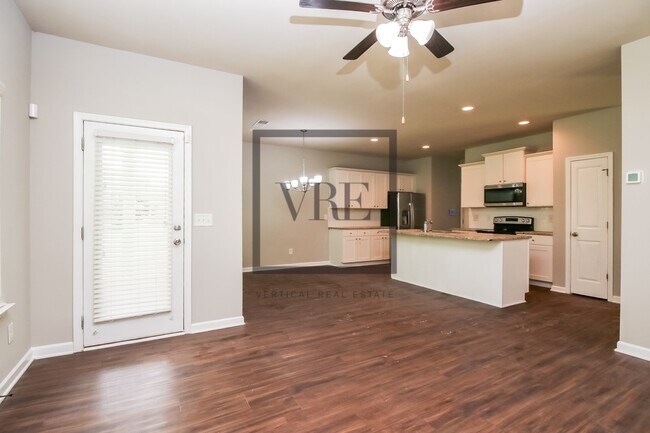 Photo - 133 Avonwood Cir