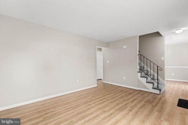 Photo - 5685 Saffron Ln