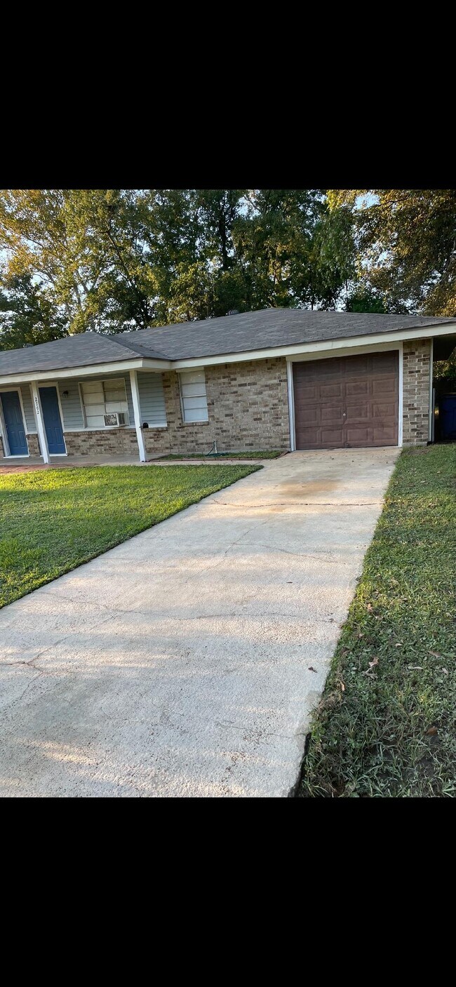 Photo - 2704 Houston St