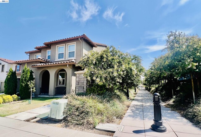 Photo - 304 E Angelina Ave