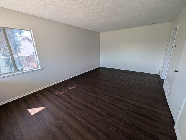 Photo - 2215 W 157th St