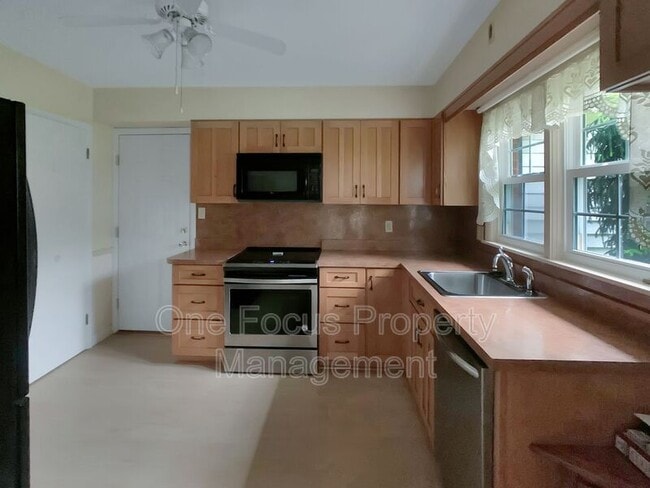 Building Photo - 1127 Louisa St Rental