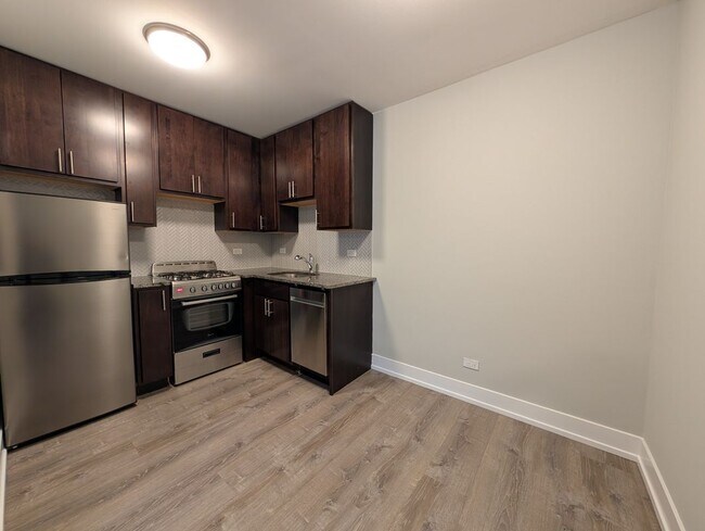 Photo - 530 W Surf St Unit 417