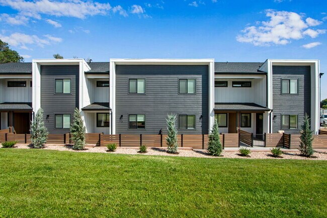 Photo - 2947 W 20th St