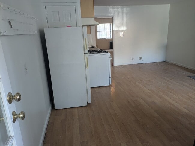 Building Photo - 100 Kosciuszko St Unit 1 Rental
