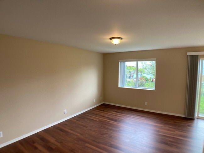 Photo - 1841 C Pl SE