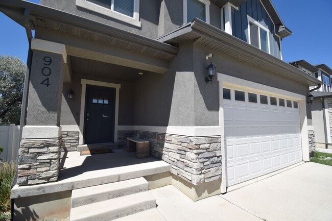 Photo - Quiet Family Friendly 4 Bed Home in Bluffdale!!