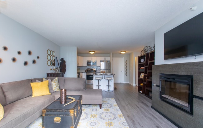 Photo - 547 N Dearborn St