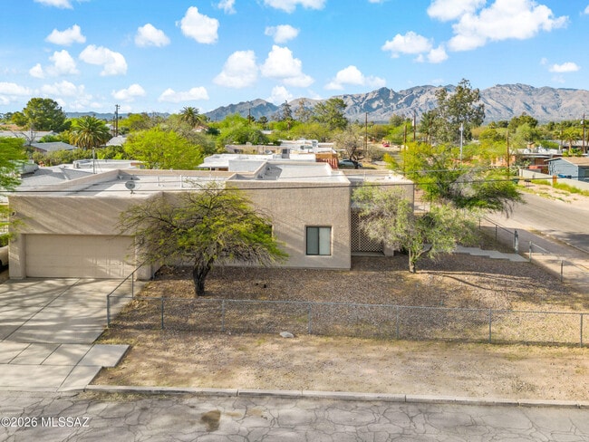 Building Photo - 1317 N Howard Blvd