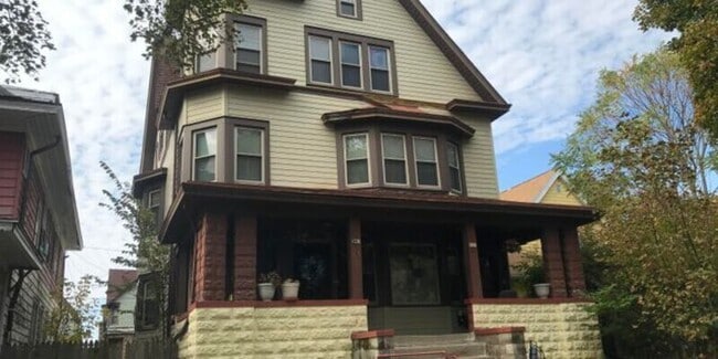 Building Photo - 543 N 33rd St Unit 545 2nd floor