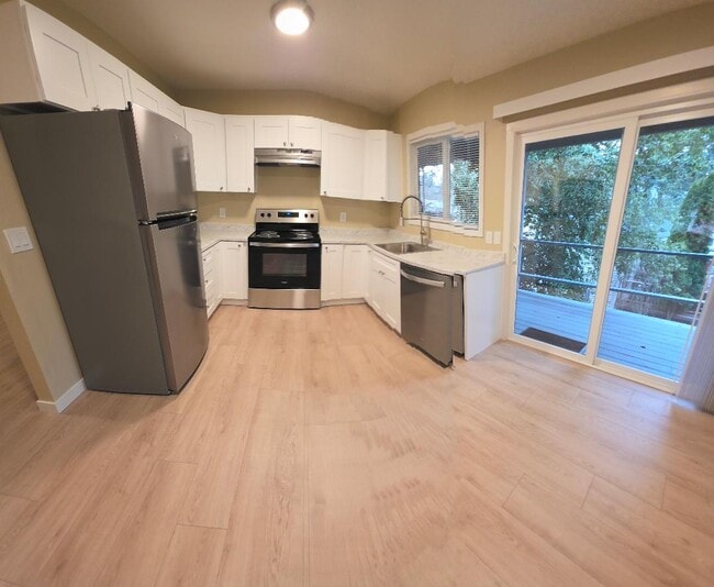 Building Photo - 5055 SW Menlo Dr Unit 4