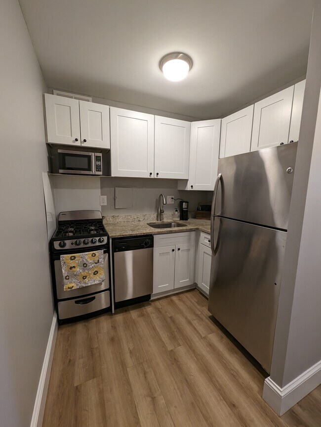 Kitchen - 300 M St SW Unit N102