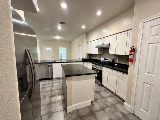 Photo - 304 Armstrong St