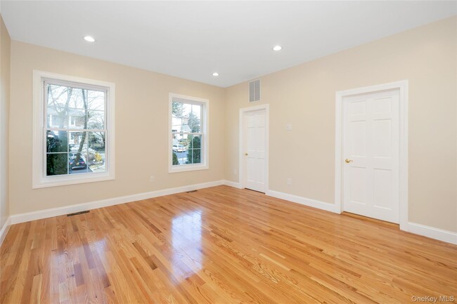 Photo - 16 Grand Blvd