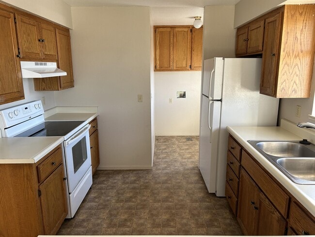 Photo - 1663 Kaiser St