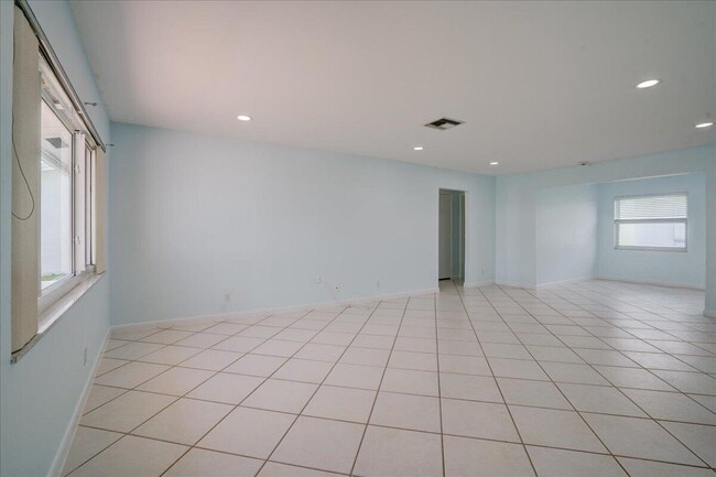 Photo - 2086 SW 12th Ave