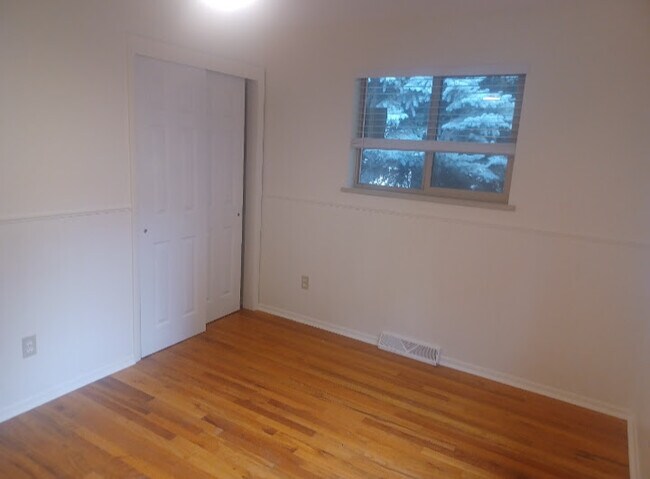 Photo - 1525 Meeker Dr