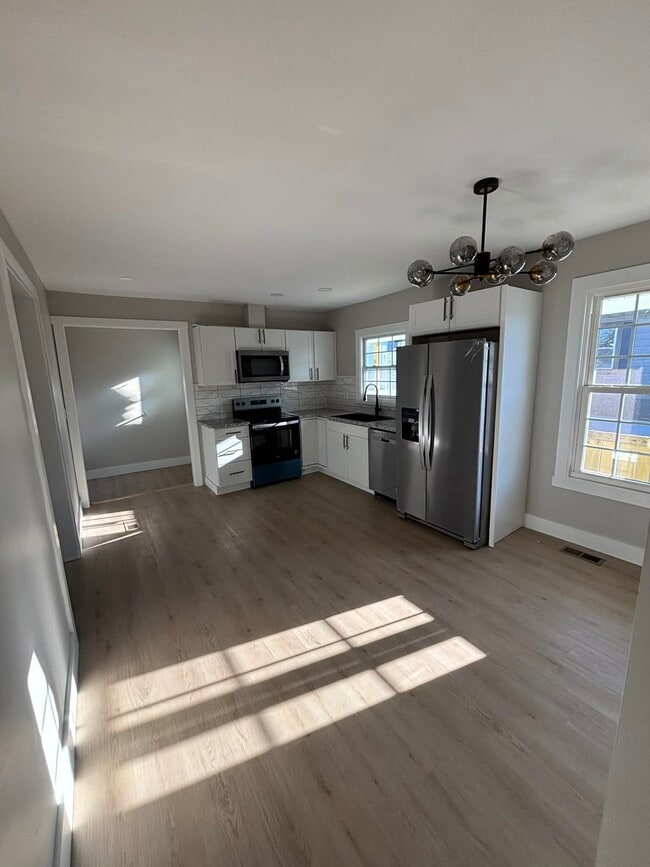 niños - 172 E Bell St