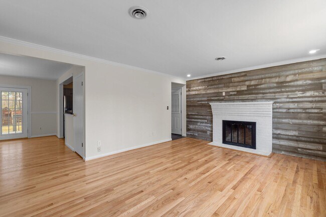 Photo - 2107 Don Ave