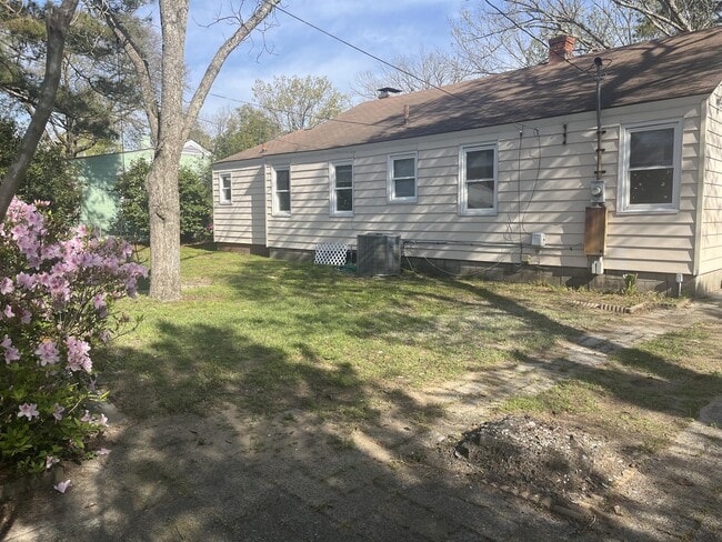 Building Photo - 2313 E 40th St